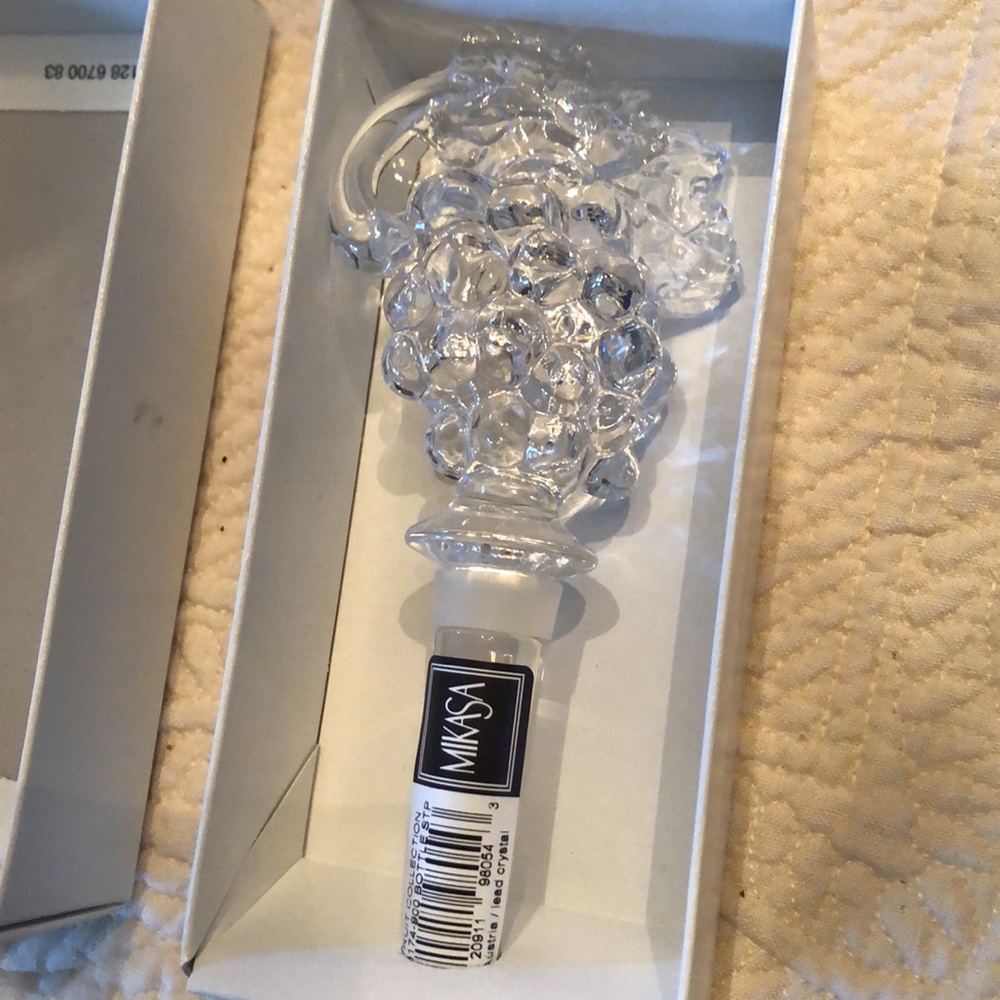 🍇Mikasa Crystal Fruit Collection Wine Bottle topper stopper New in Box